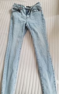 Light wash skinny jeans ,never worn